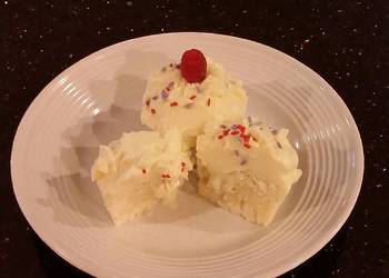 Easy Fast Cooking White Chocolate Truffle Cupcakes with Whipped White Chocolate Mascarpone Frosting Delicious Nutritious