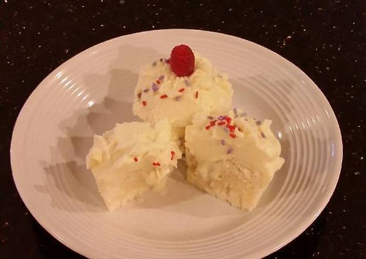 White Chocolate Truffle Cupcakes with Whipped White Chocolate Mascarpone Frosting White Chocolate Truffle Cupcakes with Whipped White Chocolate Mascarpone Frosting