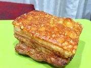 Hình ảnh của thịt heo quay giòn bì