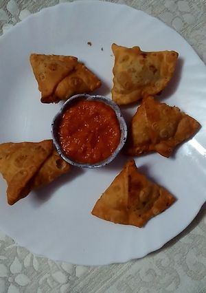 मिनी समोसे (mini samose recipe in Hindi) रेसिपी मुख्य फोटो