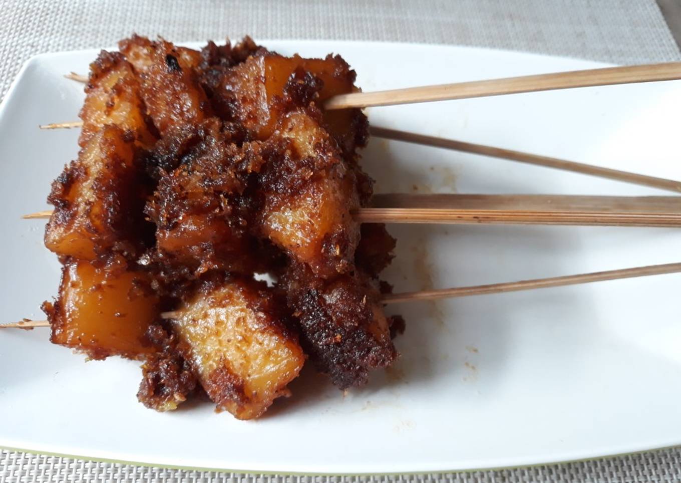 Sate kentang serundeng