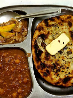 अमृतसरी छोले कुलचे (amritsari choel kulche recipe in Hindi) रेसिपी मुख्य फोटो
