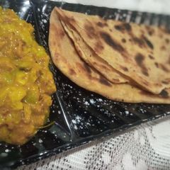 A picture of Toorai ki sabzi with paratha.