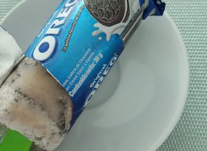 Una foto de Paletas con galleta oreo o cualquier otra galleta industrial🍪🍪
