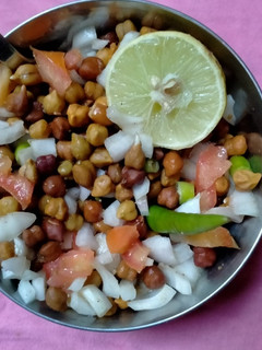 चने की चाट (chane ki chaat recipe in Hindi) रेसिपी मुख्य फोटो