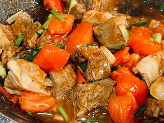 เนื้อตุ๋นผัดมะเขือเทศ燉牛肉炒蕃茄