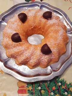 Una foto de Mousse de papaya con coco rallado y bombones de coco