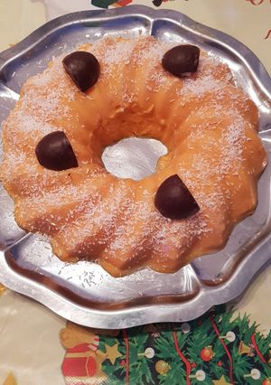 Una foto de Mousse de papaya con coco rallado y bombones de coco