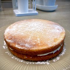 A picture of Victoria Sponge Cake.