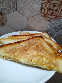 A picture of Bread sandwich.