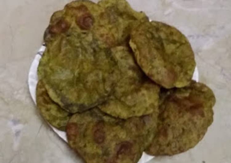 Simple Way to Make Super Quick Homemade Palak Puri | Spinach Poori