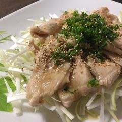 A picture of Chicken breast and Spring Onion Salad.