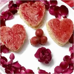 A picture of Mayo jam heart sandwich.