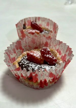 Una foto de Tartaletas de chocolate y fresas