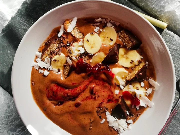 Easy Steps to Prepare Chocolate smoothie bowl which Delicious