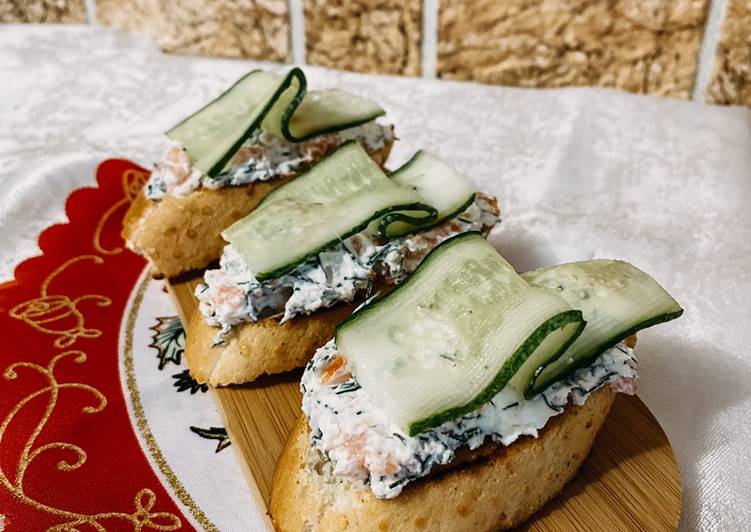 Нежные бутерброды с красной рыбой на Новогодний стол