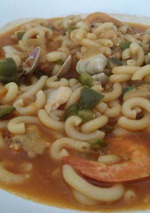 Una foto de Fideuá de marisco