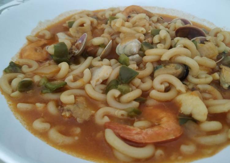 Fideuá de marisco