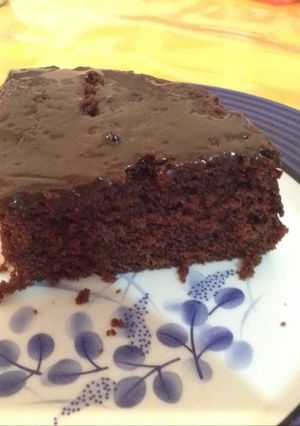 Una foto de Facilísimo bizcochuelo de chocolate con baño de chocolate