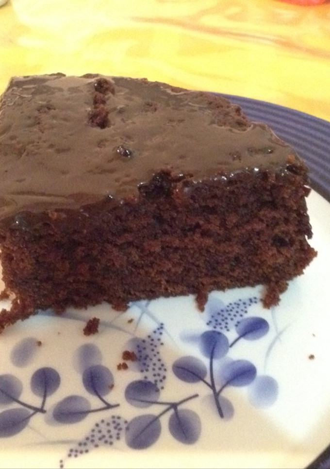 Una foto de Facilísimo bizcochuelo de chocolate con baño de chocolate