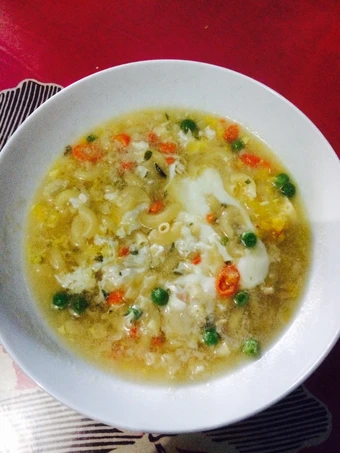 Cara Mudah Membuat Resep Sup makaroni ayam pelangi pedas yang Uenak Anti Ribet, Uenak Banget