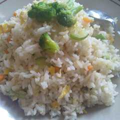 Nasi goreng simple, insyaallah sehat 😊 রেসিপির প্রধান ছবি