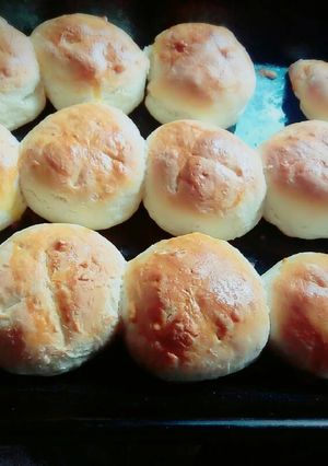 Una foto de Pan casero con Queso rallado🍞