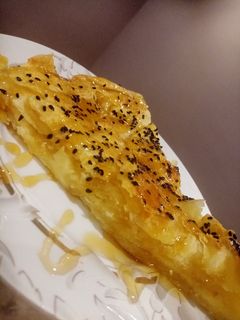 صورة لوصفة بنت الصحن بالعسل والشيدر