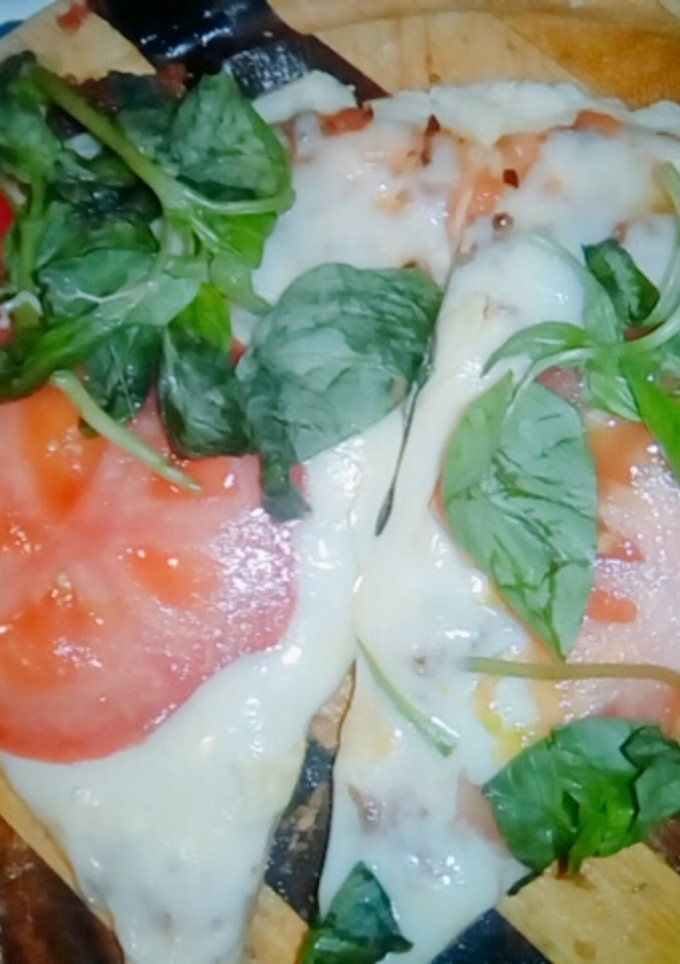 Una foto de Pizza caprese sin tacc👏