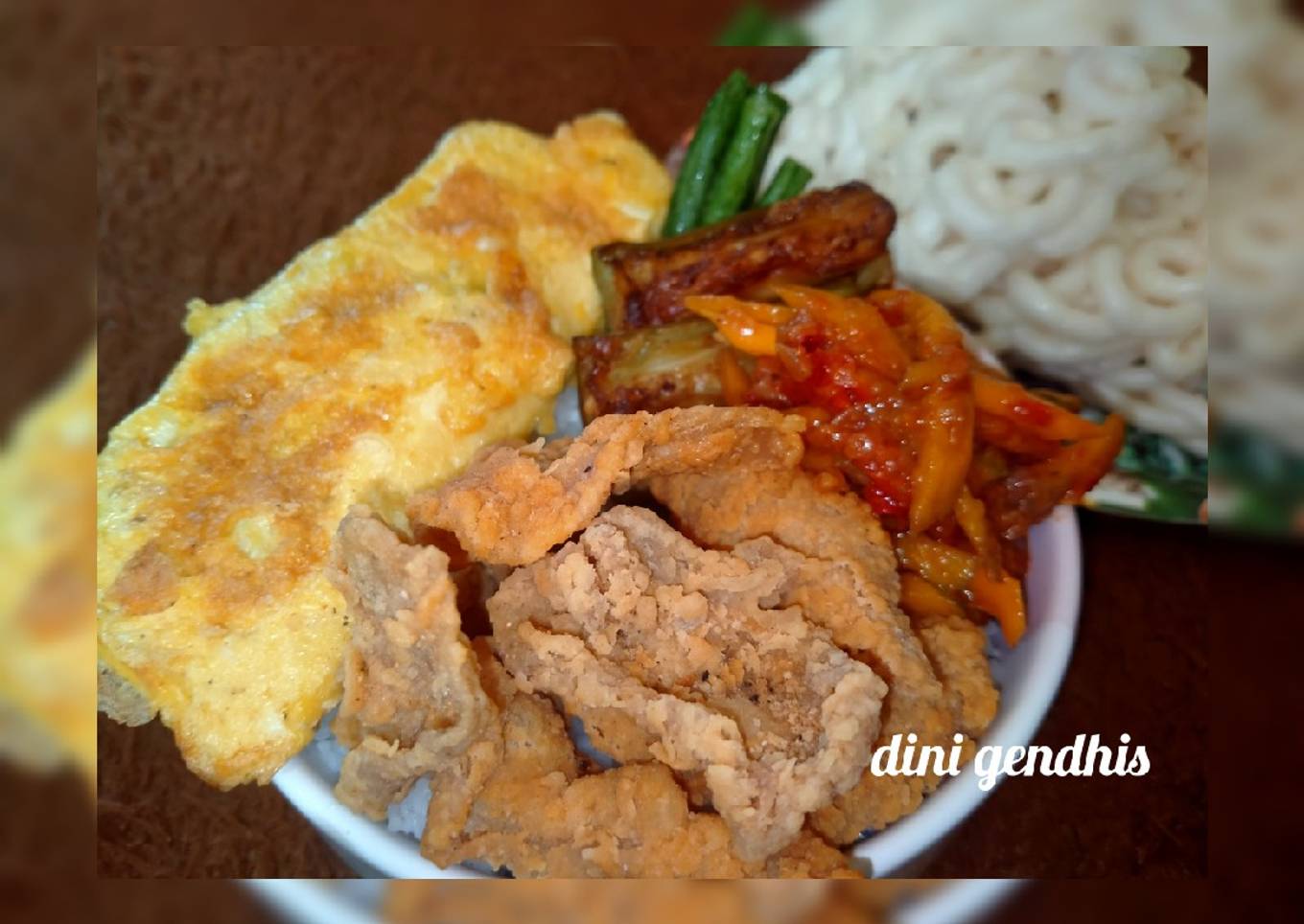Nasi Kulit Crispy Sambel Pencit ala Dini Gendhis