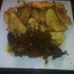 A picture of Yam with liver sauce.