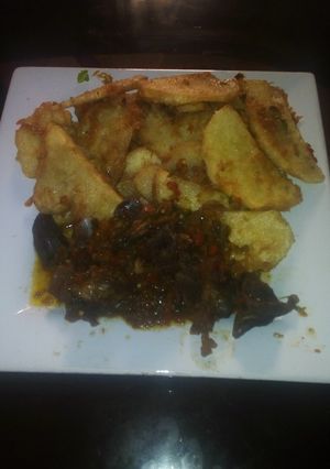 A picture of Yam with liver sauce.