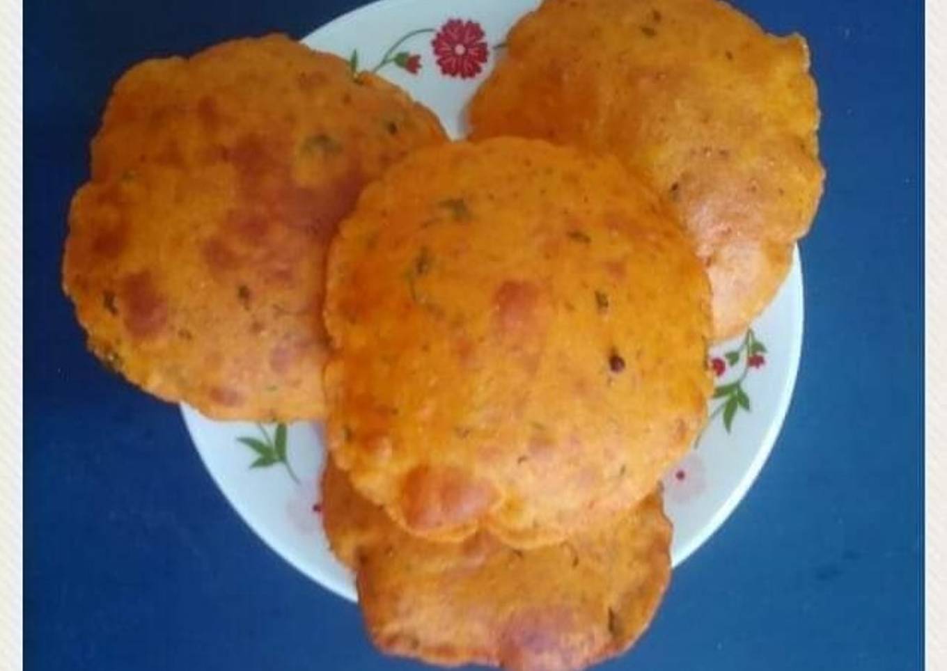 Tasty aloo pooris