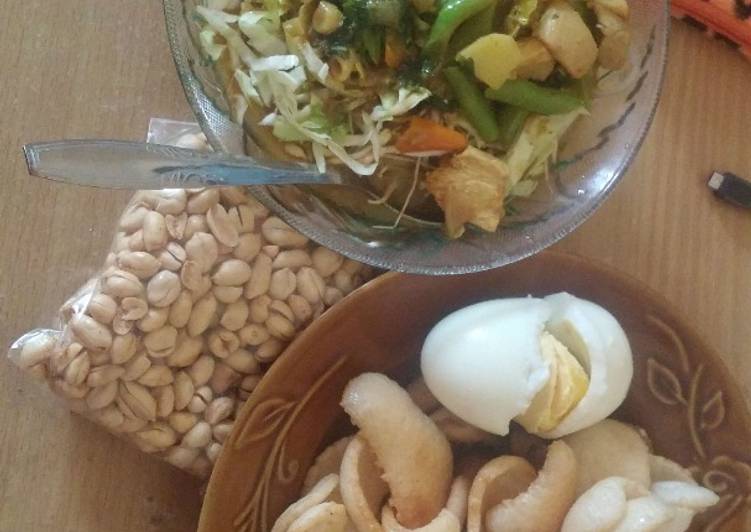 Bagaimana Memasak Soto ayam sayur Disuka, Enak