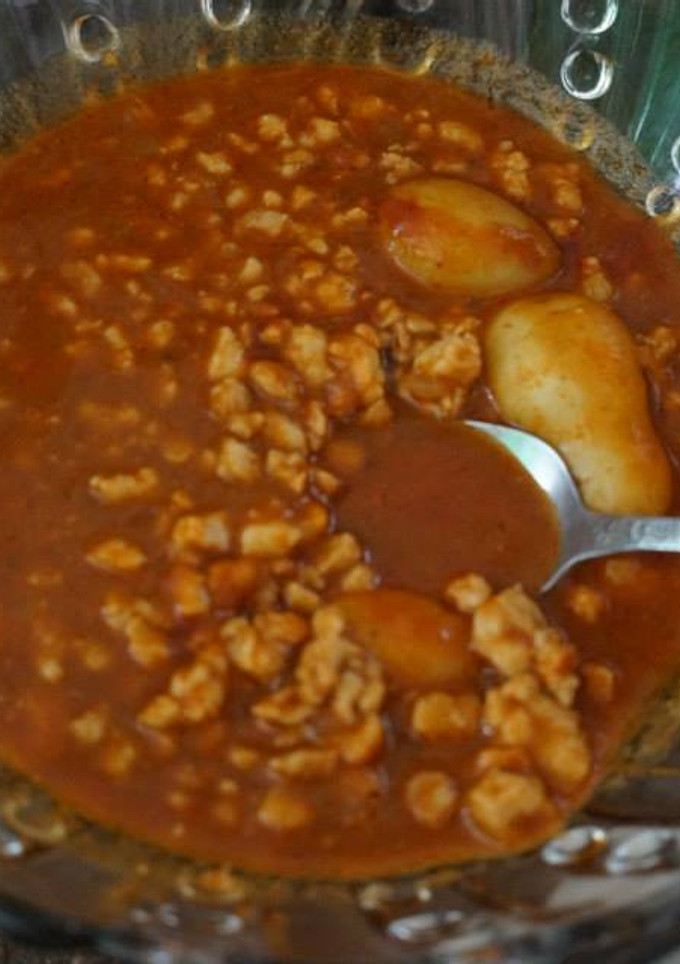 Una foto de Mole de picadillo de cerdo y papas