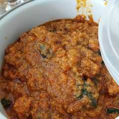 A picture of Tomato pasta sauce with basil.