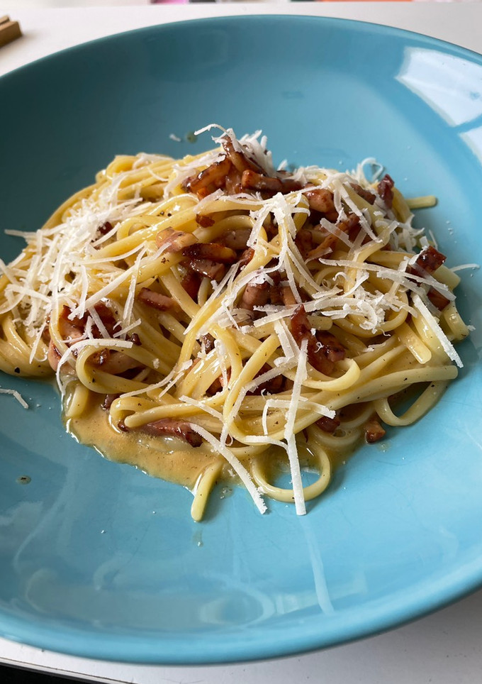 Una foto de Pasta carbonara sin nata