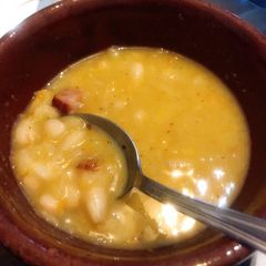A picture of Creamy Bean Soup.