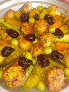 Una foto de Tajín kefta (albóndigas rellenas de arroz)