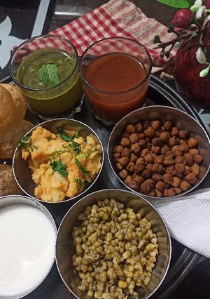 गोल गप्पे(gol gappe recipe in hindi) रेसिपी मुख्य फोटो