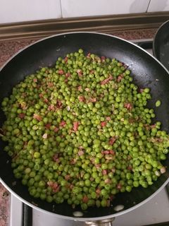 Una foto de Guisantes con jamón