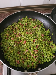 Una foto de Guisantes con jamón
