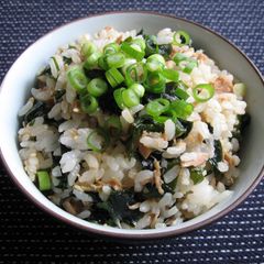 A picture of Tuna & Wakame Mazegohan.