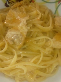Una foto de Spaguettis con pollo