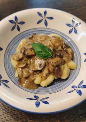 A picture of Creamy mushroom pasta.