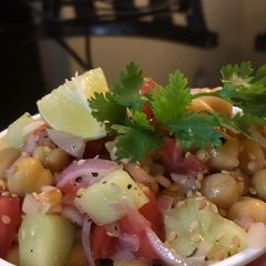 A picture of Chickpeas Green Salad.