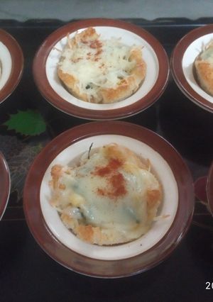 A picture of Cheesy canapes.
