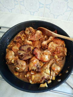Una foto de Conejo en salsa (receta de Alberto chicote)