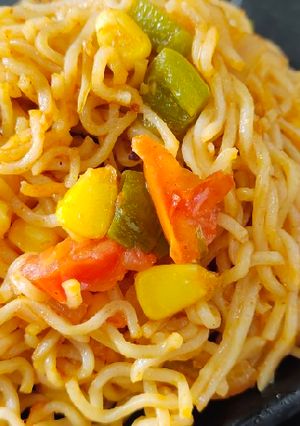 शेजवान मैगी स्ट्रीट स्टाइल रेसिपी मुख्य फोटो