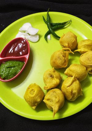 બટાકા વડા (Bataka Vada Recipe In Gujarati) રેસીપી મુખ્ય ફોટો